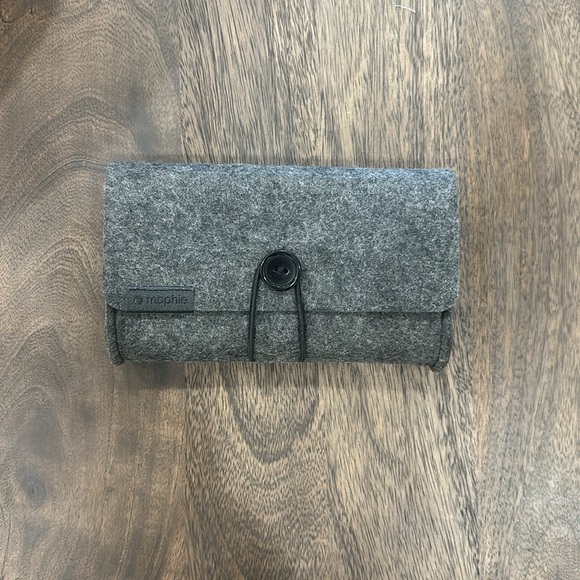 mophie 3-in-1 Travel Charger with MagSafe - Picture 2 of 4